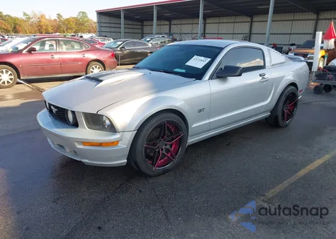 2005 Ford Mustang Gt Deluxe/Gt Premium z USA, uszkodzony, nr VIN 1ZVFT82H855222828